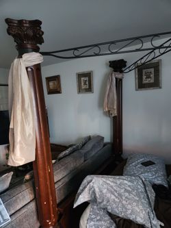 Old Victorian style bed, needs some finishing work but still a great bed..