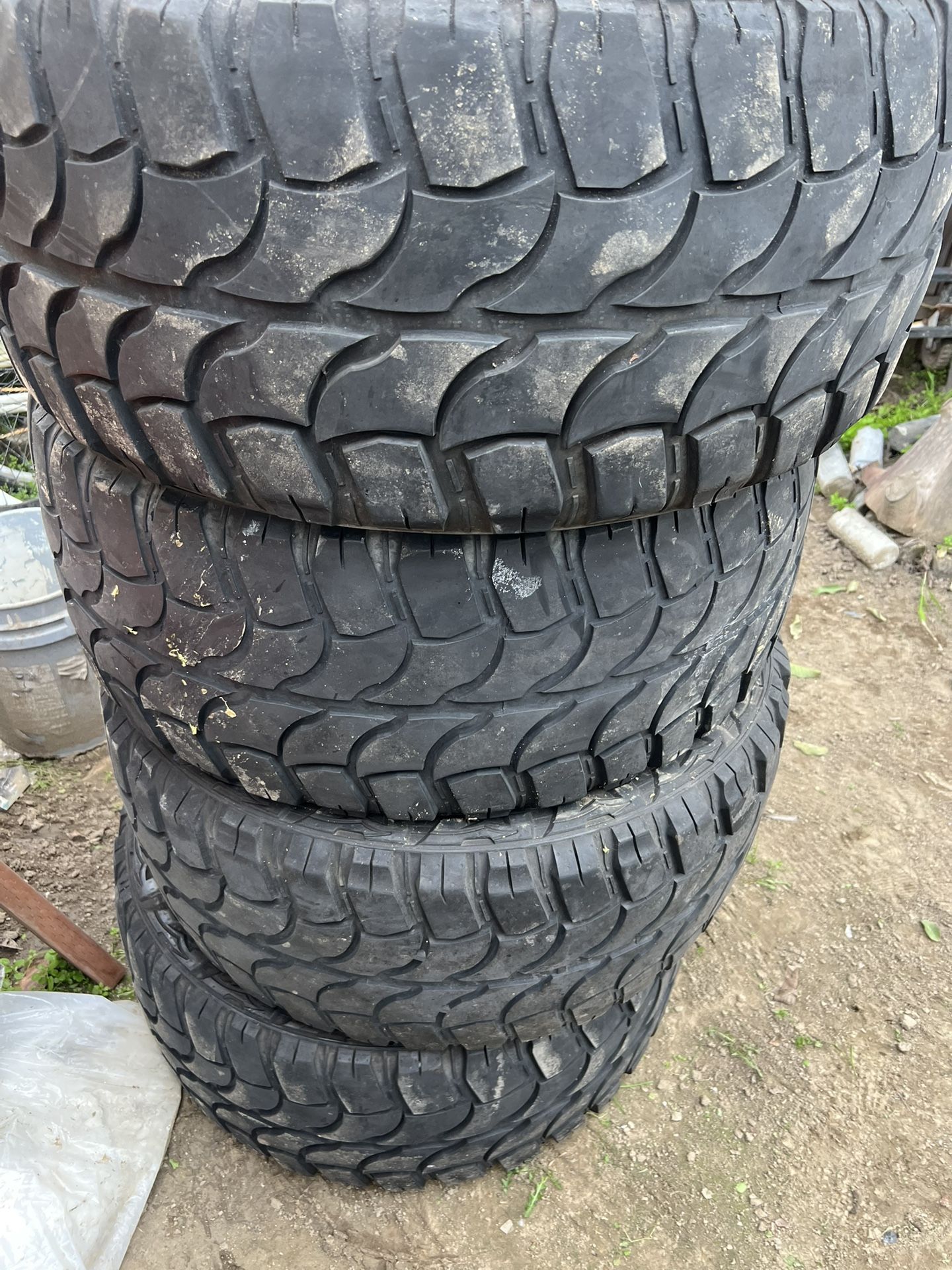 33x12.50r22lt