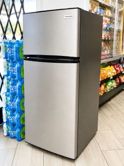 Frigidaire 7.5 Cu Ft Top Freezer Refrigerator – Stainless Steel Look