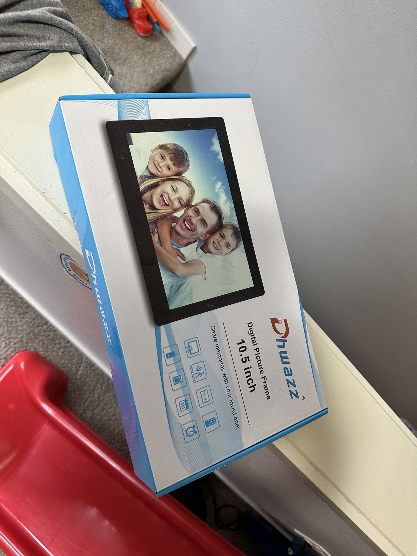 Digital Picture Frame 10.5 inch