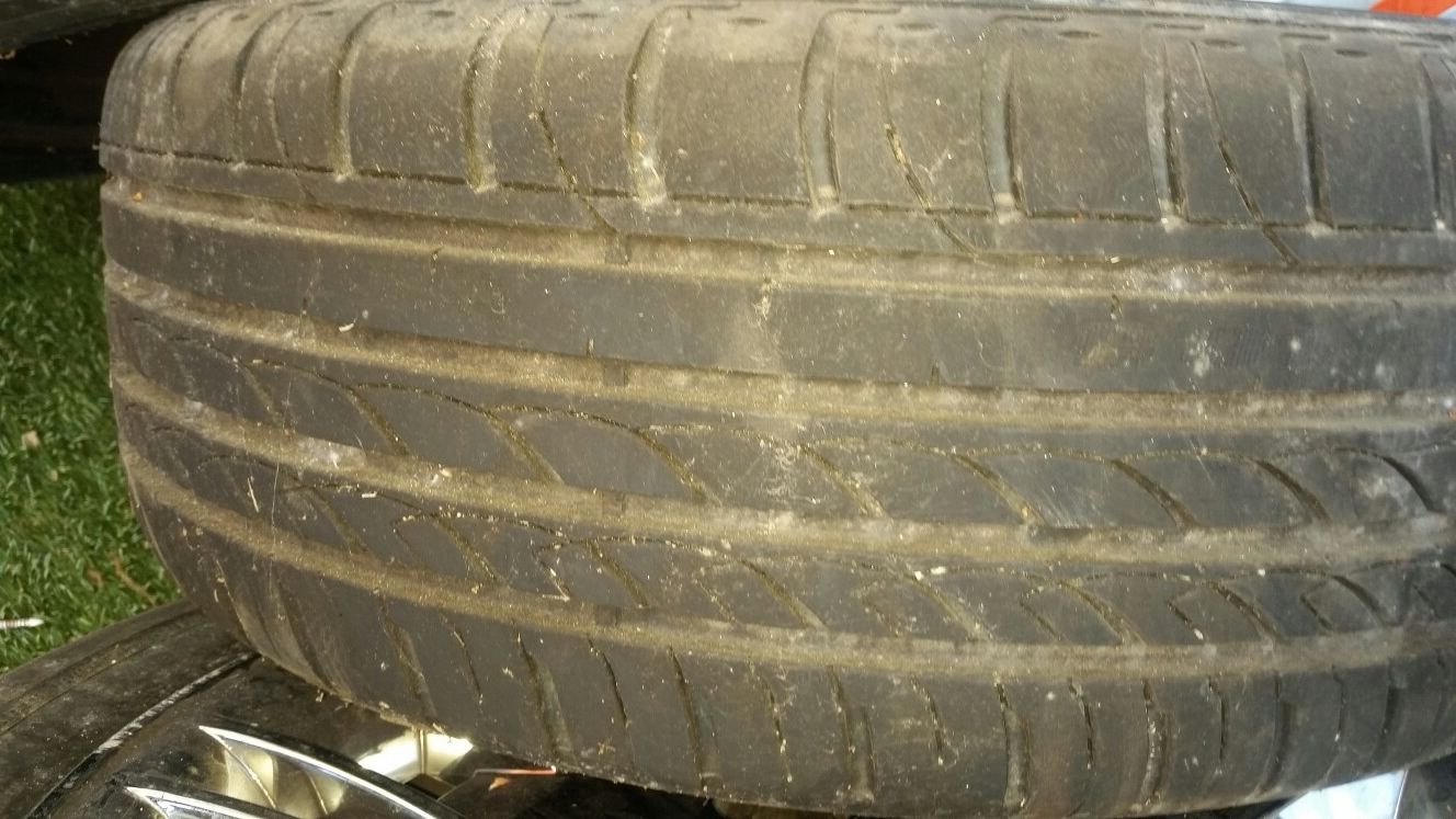 Máquina de hacer ejercicio y 4 llantas