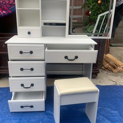 Desk vanity
