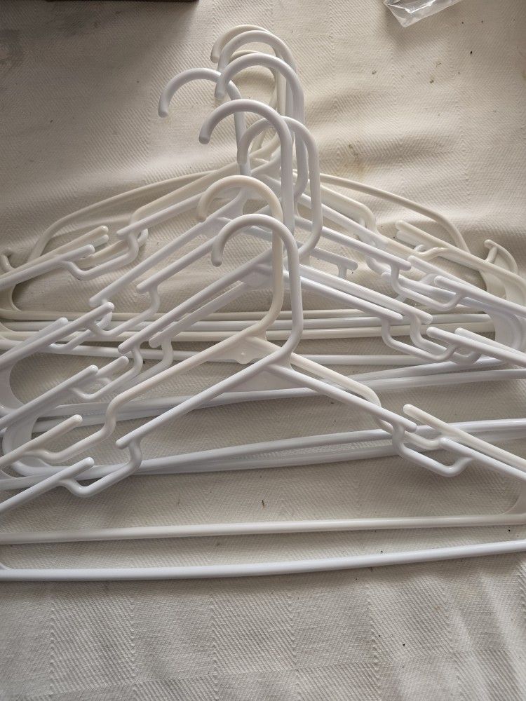 Hangers 10 Piece Like New