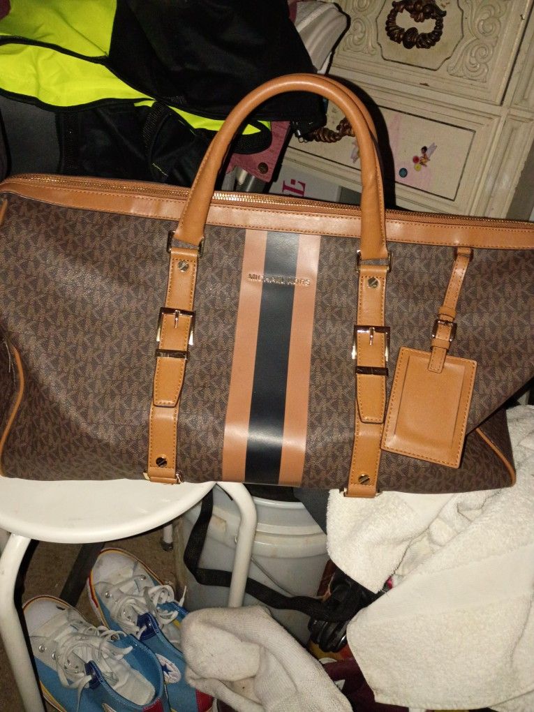 Michael Kors Handbag Is In Great Condition No Scratches No Tears Good Condition
