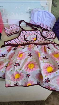 Child's bake set, microwave & apron