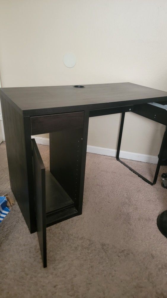 Black IKEA Micke Desk