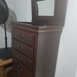 Chest drawer with mirror