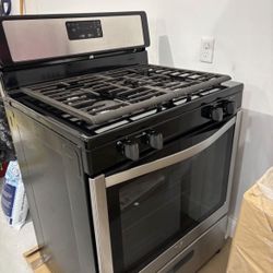 Whirlpool Gas Range like New