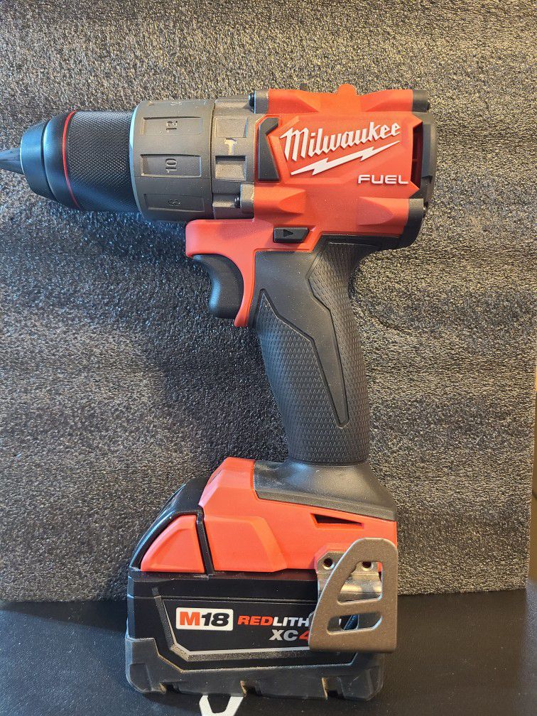 Milwaukee ½ Hammer Drill/Driver Kit
