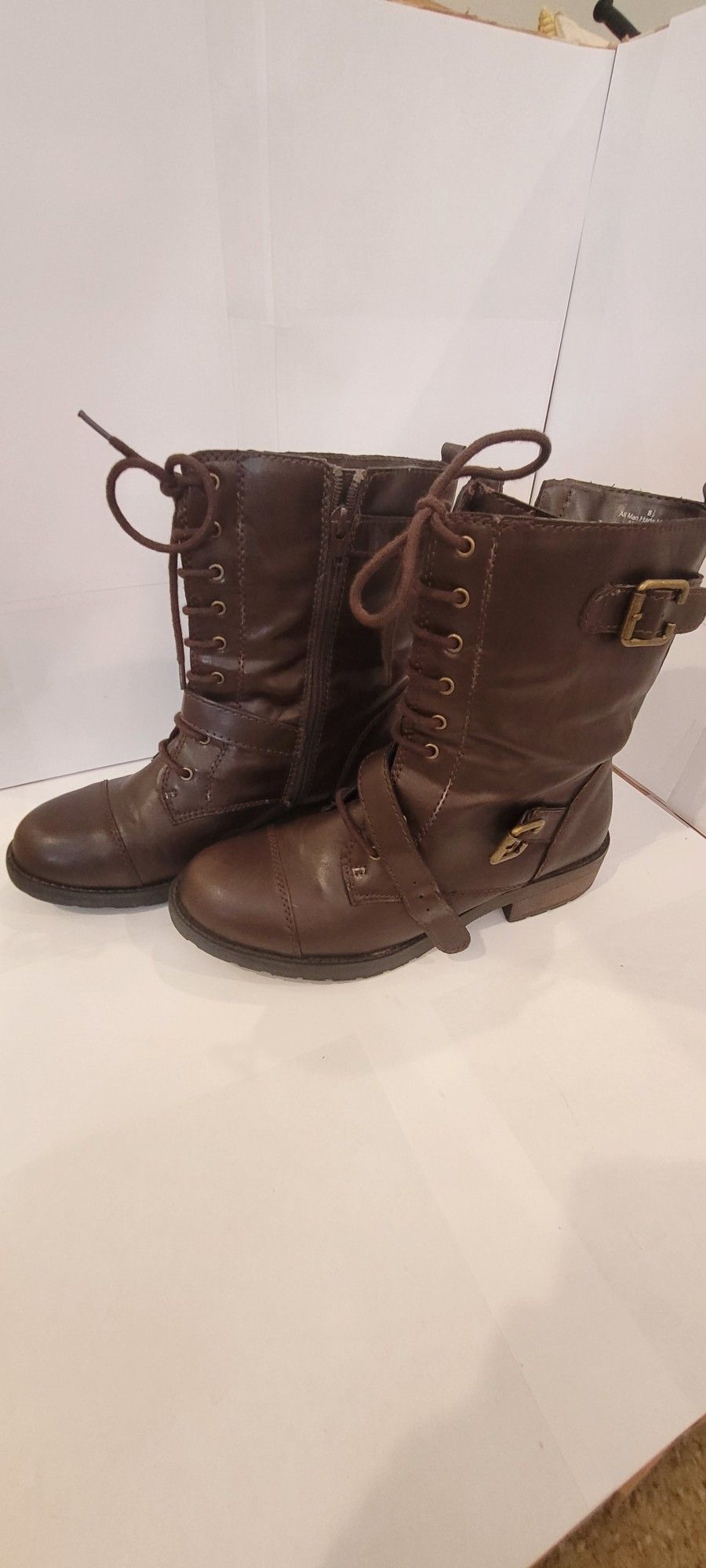 Womens Brown Boots 8.5 LIKE NEW