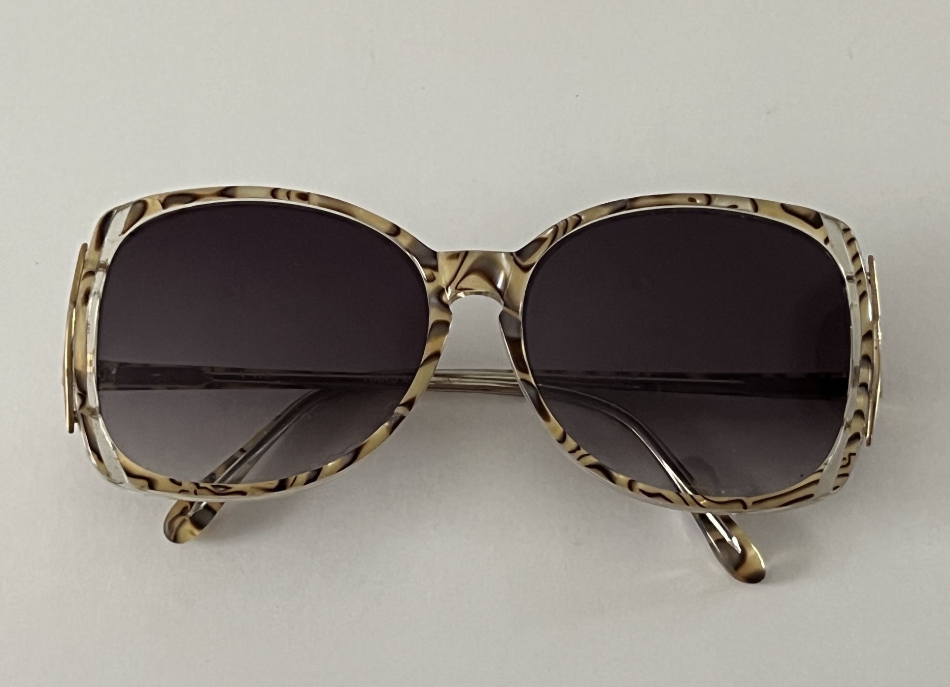 Vintage oversized women’s sunglasses handmade Hong Kong V-176