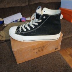 Women's Converse Size 11