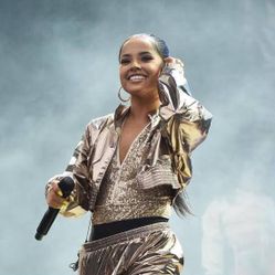 KAROL G - VIAJANDO POR EL MUNDO TROPITOUR