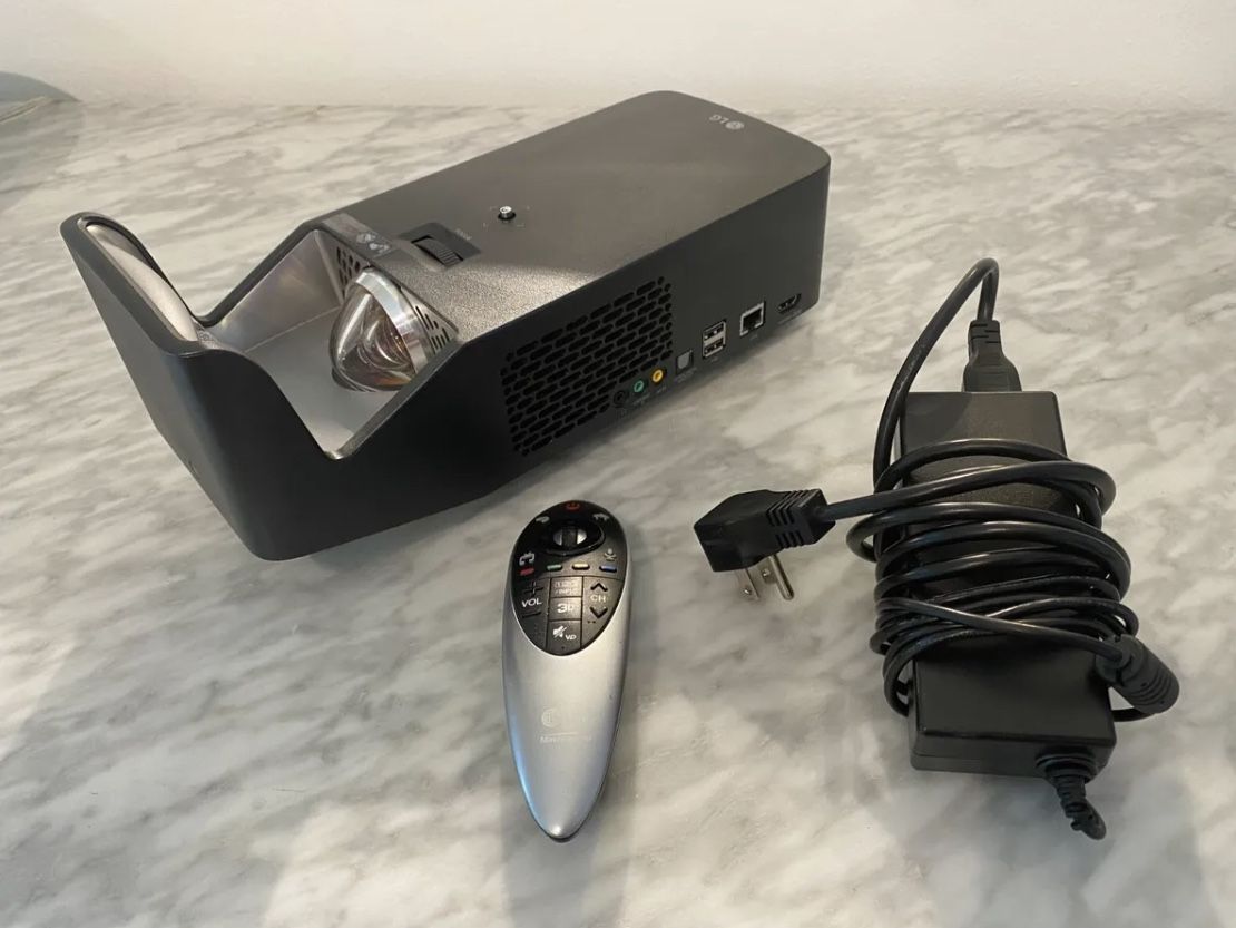 Ultra Short Throw Projector LG PF1000U- With Smart Remote.