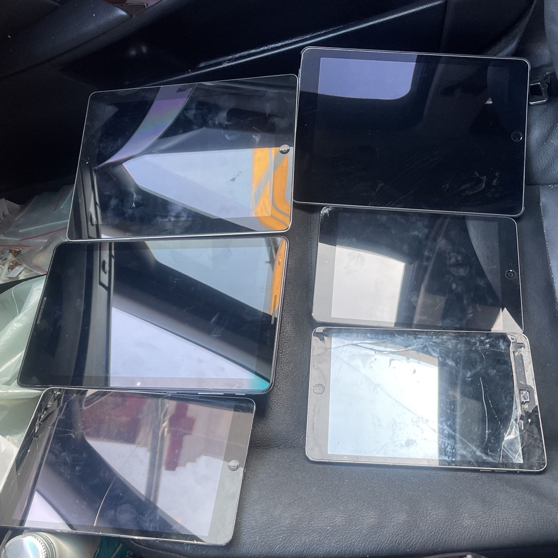 5 Apple Ipads 1 ZTE iPad