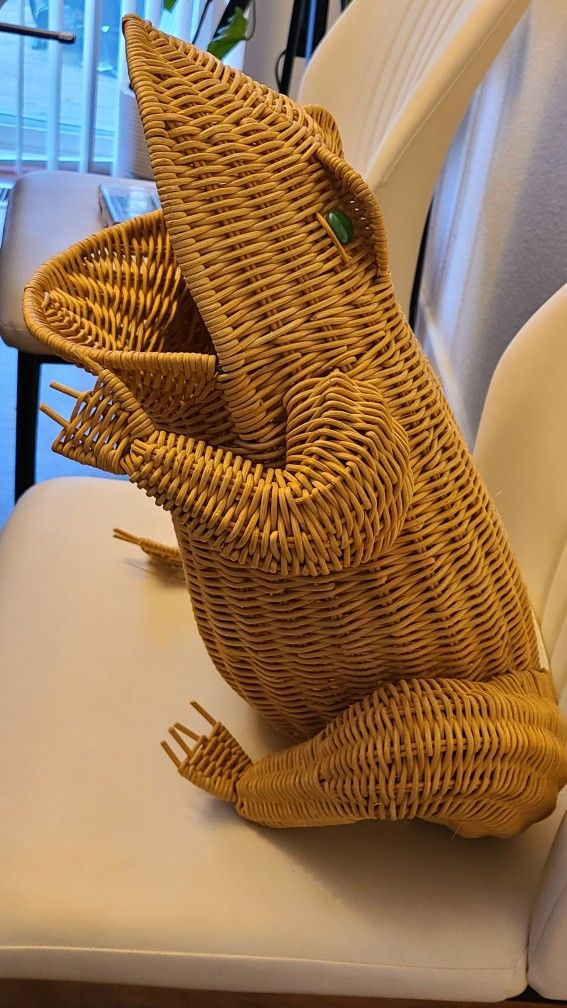 Vintage Wicker Frog Basket Hamper Magazine Holder
