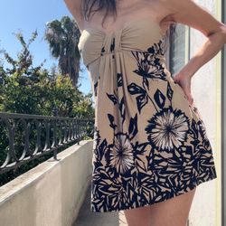 Strapless Floral Mini Dress w/ Built-In Padded Bra – Beige & Black Minimalist Chic 🌿