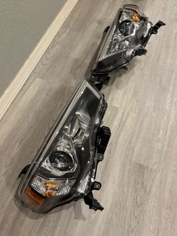 2022 Toyota 4Runner OEM Projector Headlight Assembly Pair