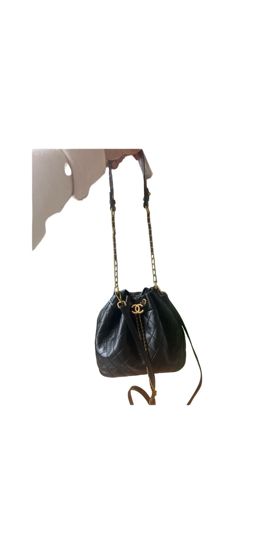 Chanel 22 leather handbag Chanel Black in Leather - 34709311