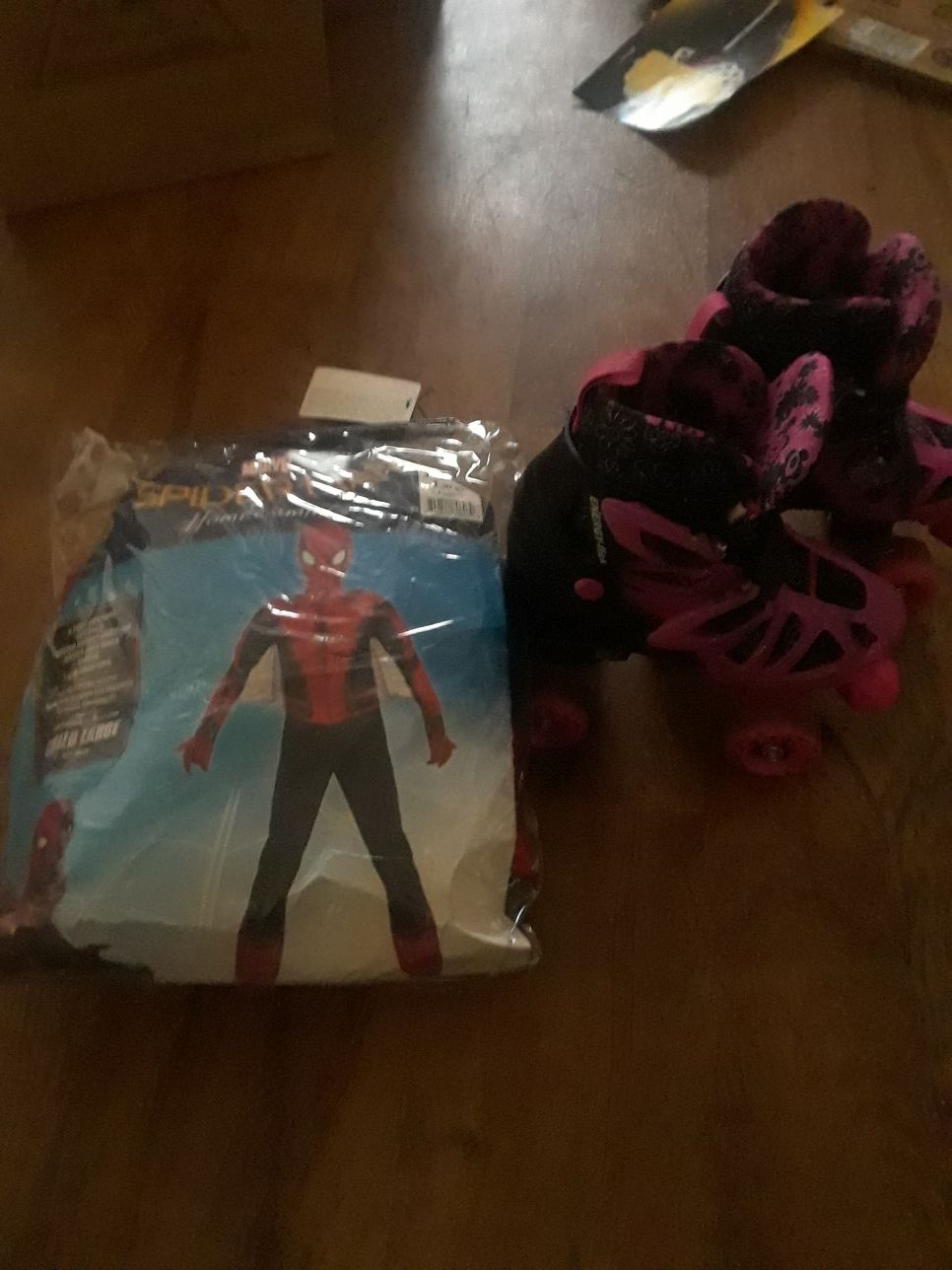 Free!!!!Large Spiderman costume skate size 1-2