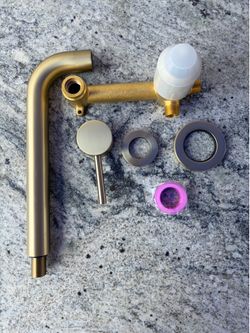 Bathroom tub faucet