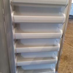 Freezer Frigidaire 6’