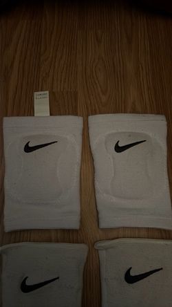 Volleyball knee pads strike