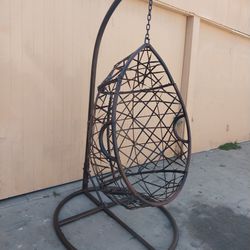 HANGING EGG CHAIR