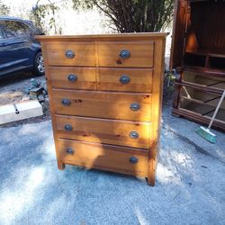 Dresser Chest Of Drawers Broyhill Wood