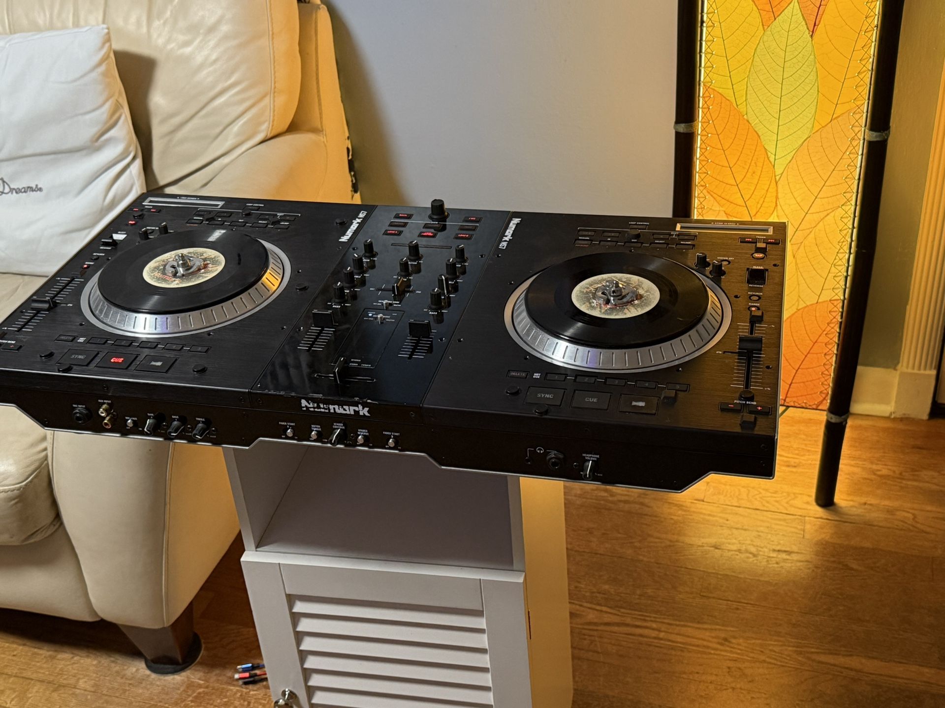 Numark NS7 DJ Controller / Untested , Powers On
