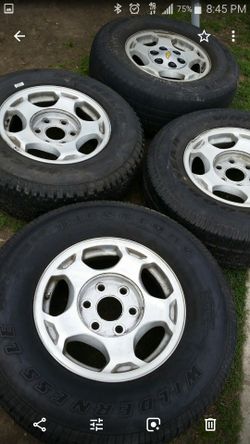 Vendo esos rines de 6 birlos para Chevy