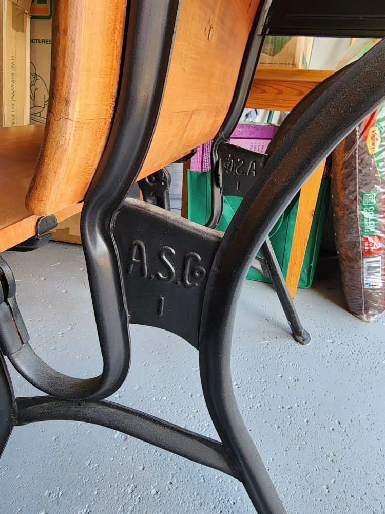 Classic Old Fashion School Desk