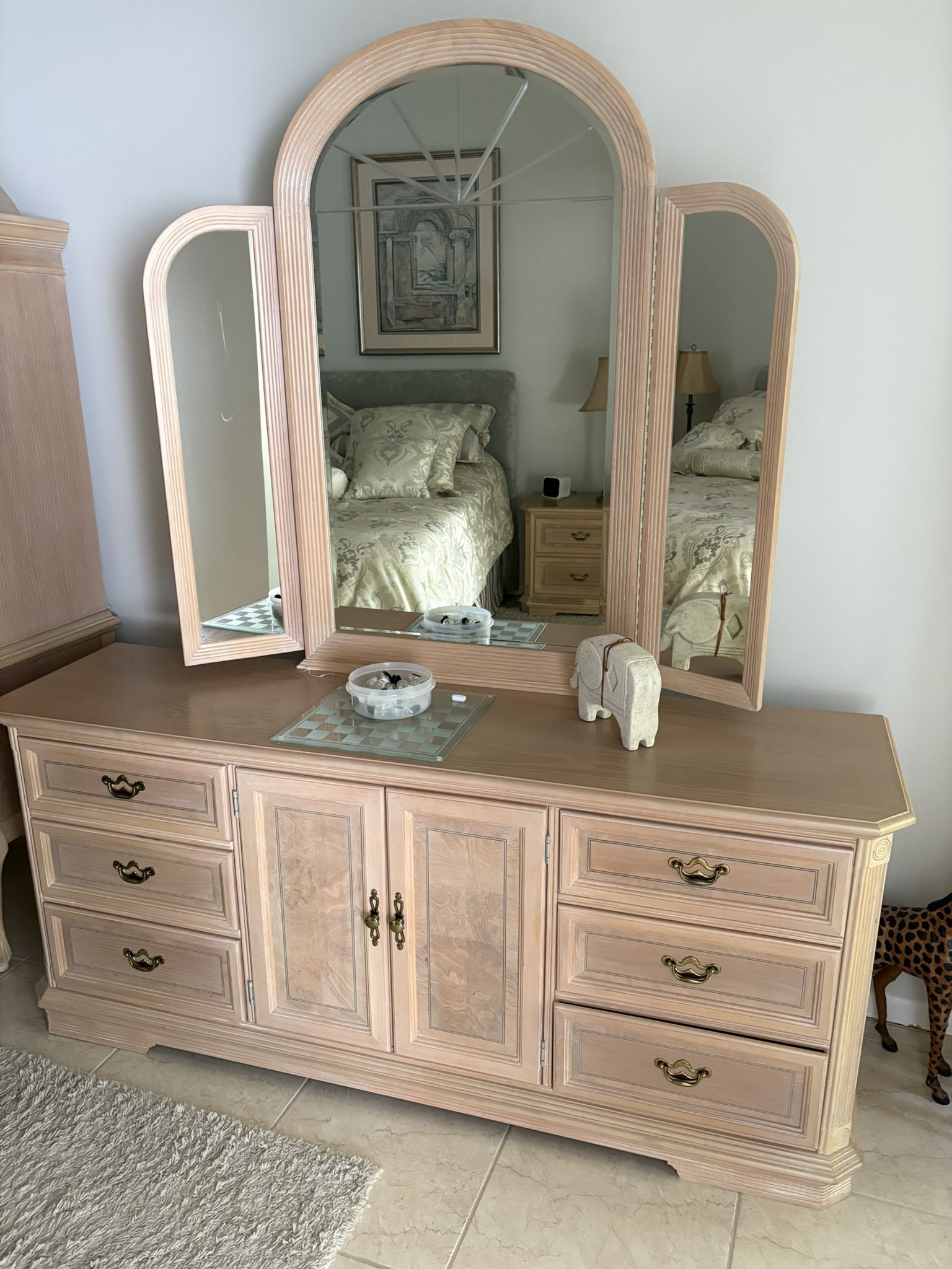 Dresser With Mirror