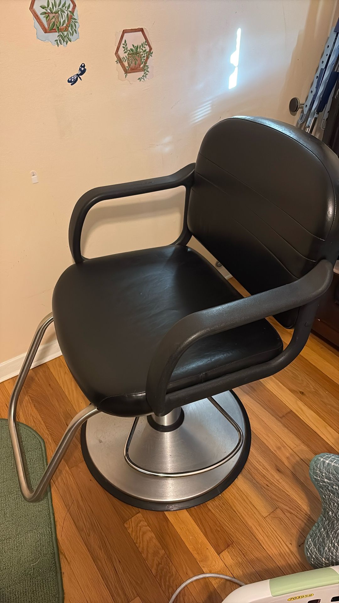Used XL Collins Salon Chair