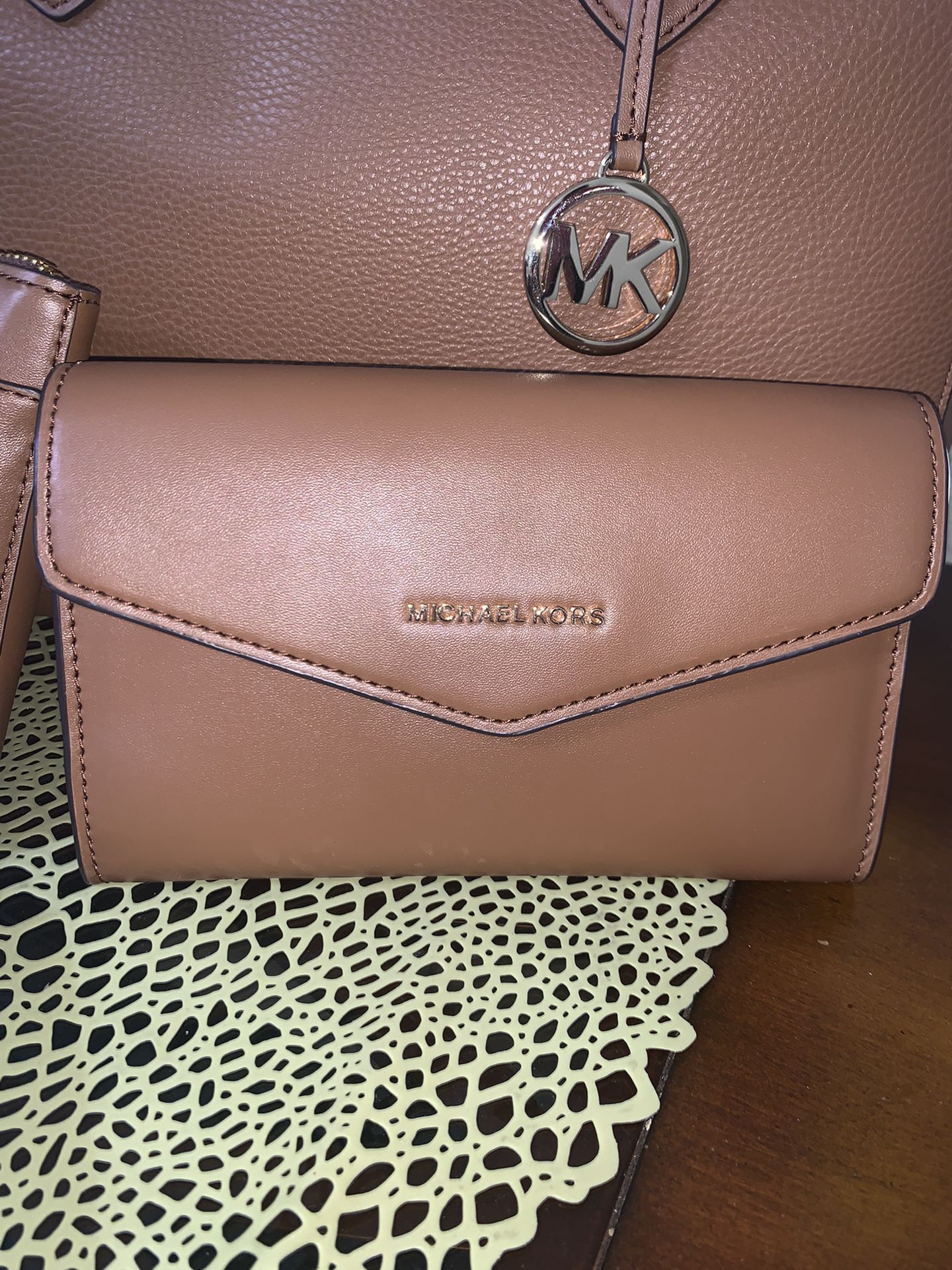 Michael Kors Kimberly 3 in 1 Tote in Powder Blush, Luxury, Bags & Wallets  on Carousell