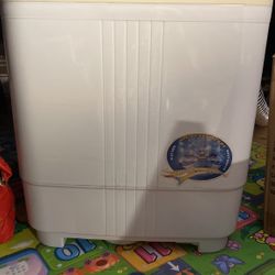 Panda Small Compact Portable Washing Machine 7.9lbs Capacity with Spin Dryer