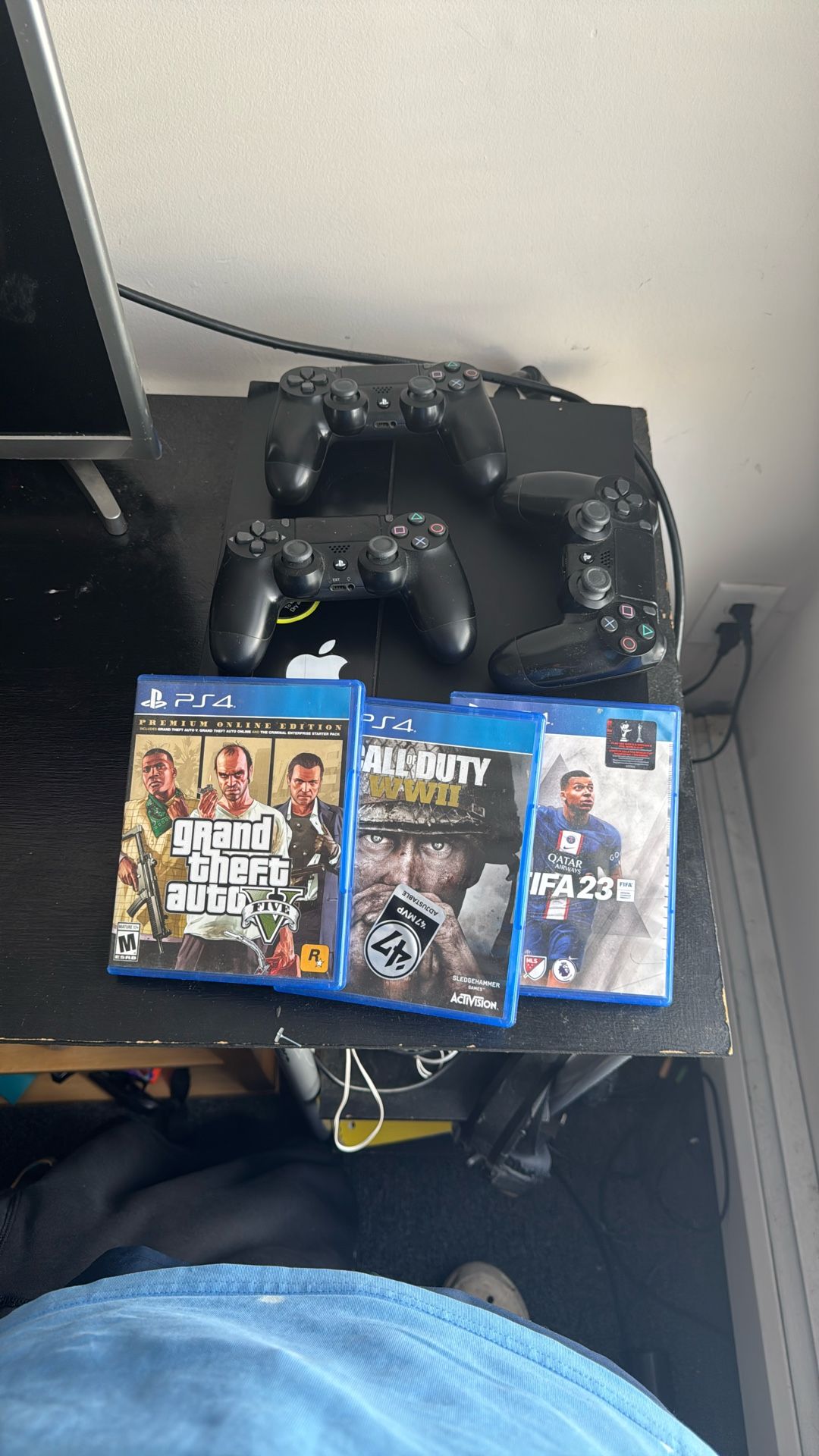 PS4 3 Controllers 3 Games