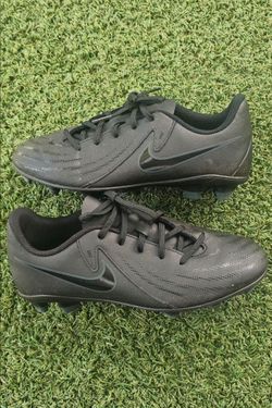 Kids soccer shoes