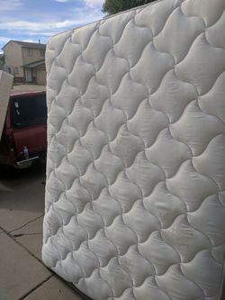 QUEEN DENVER MATTRESS KEYSTONE PLUSH MATTRESS INCLUDES BOXSPRING