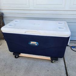 XL Igloo Ice Chest On Wheels