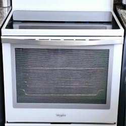 Like New! White and gray WHIRLPOOL stove, 30 inches. In excellent condition; 220 volts, 5 heating elements. Works perfectly—you are welcome to come se