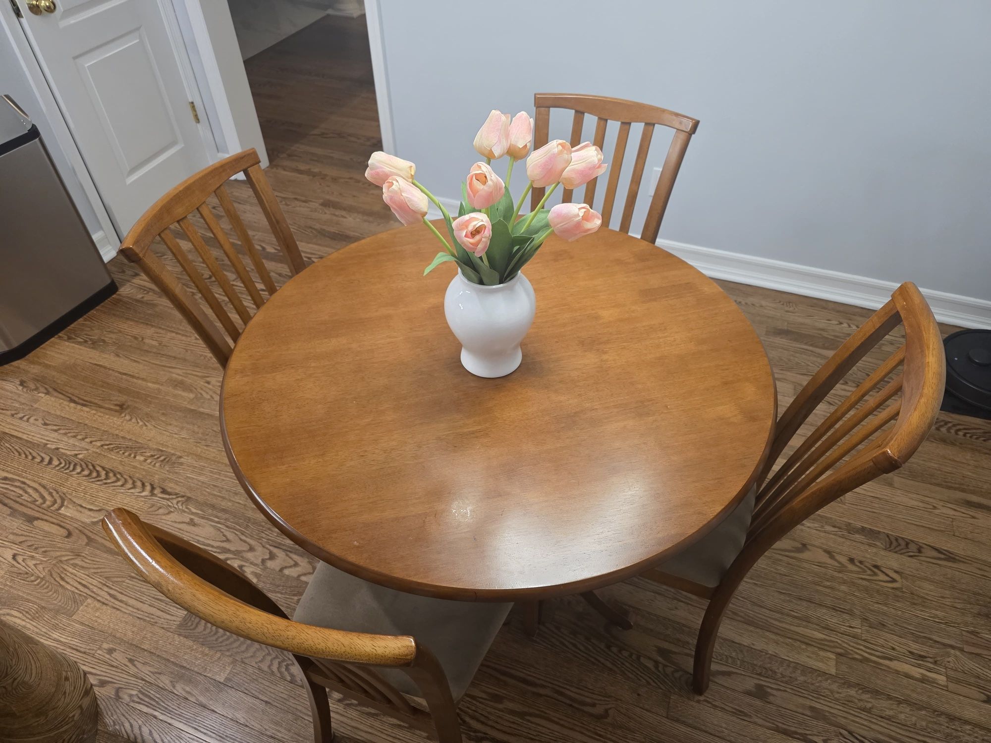 Breakfast table with 4 chairs