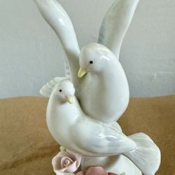 Ceramic Wedding Doves with Roses - can be used as Table Decoration or used as Cake