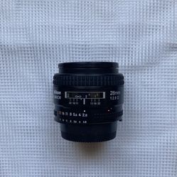 Nikon Nikkor AF 28mm f/2.8D lens