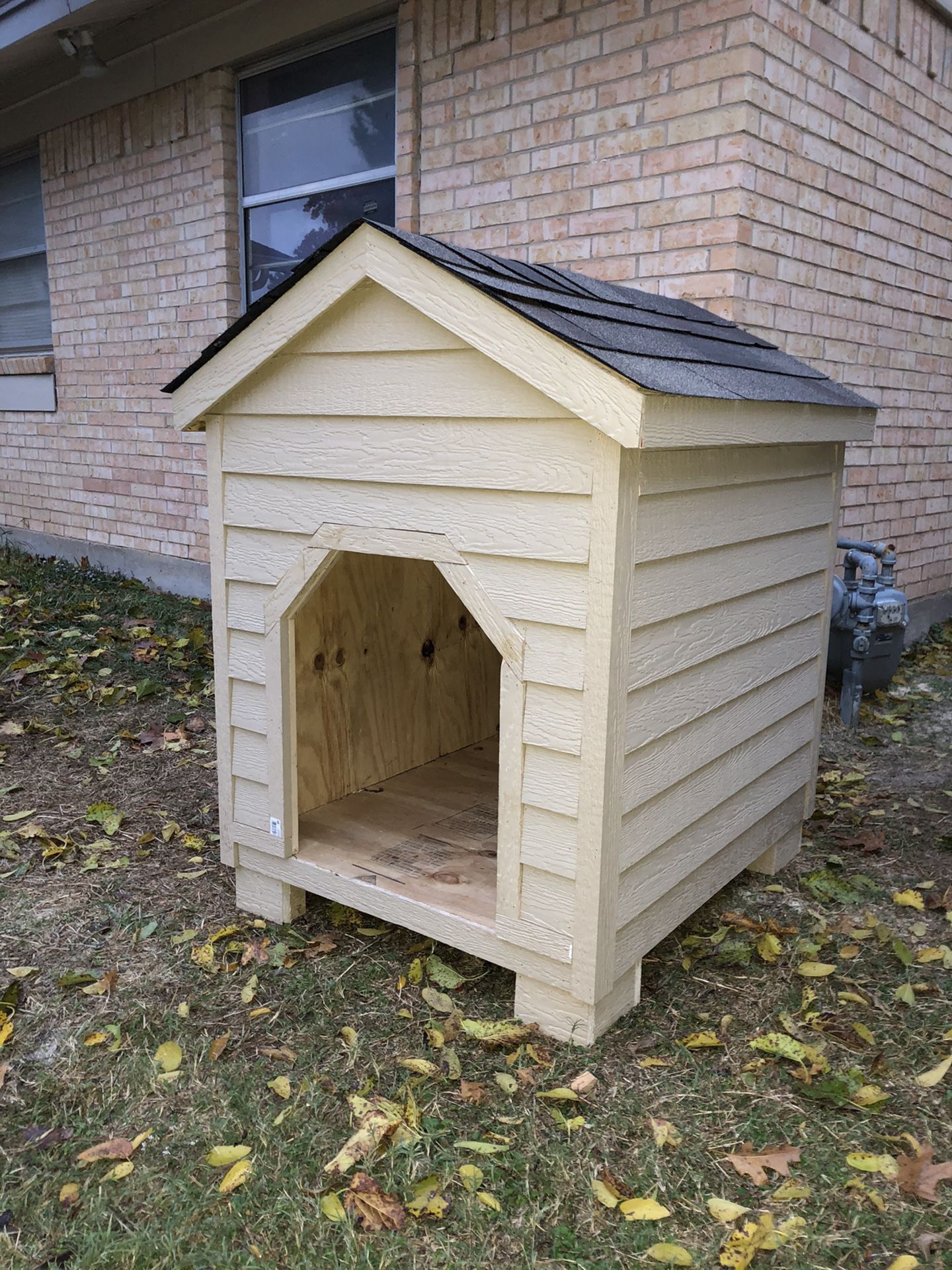 Pitbull dog house size ***NEW***