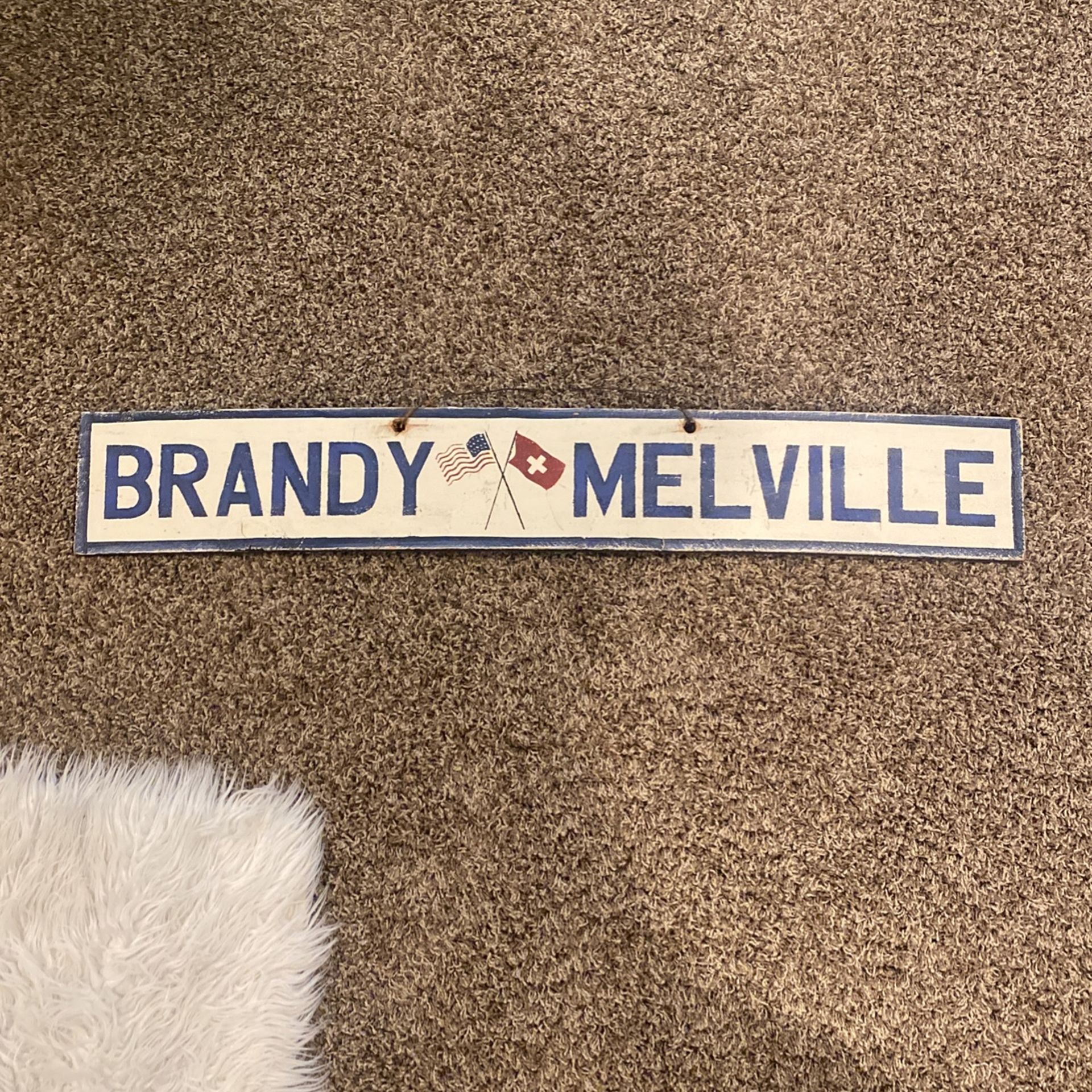 Brandy Melville Sign