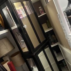 Beautiful Gavinet W/ Mirror .