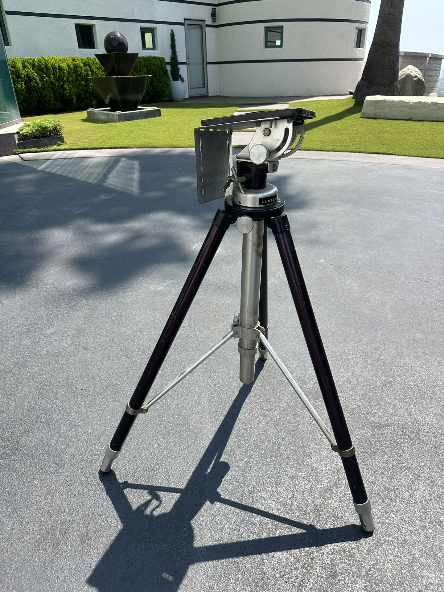 QuickSet Samson model AT-11 SUPER HEAVY DUTY Tripod For Camera/production Equipment.