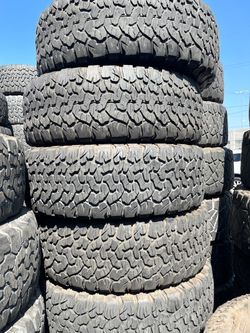 Vendo 285/70/R17 las 4 llantas Bfgoodrich las 4 por 220