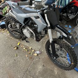 Dirt Bike 125CC